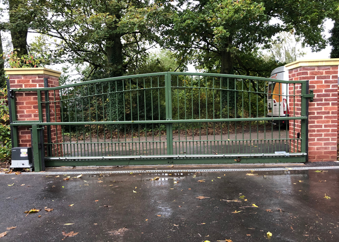 metal sliding gate image